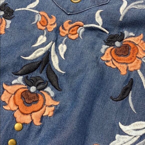 Multiples L/S Embroidery Chambray Top Size S - Picture 7 of 9